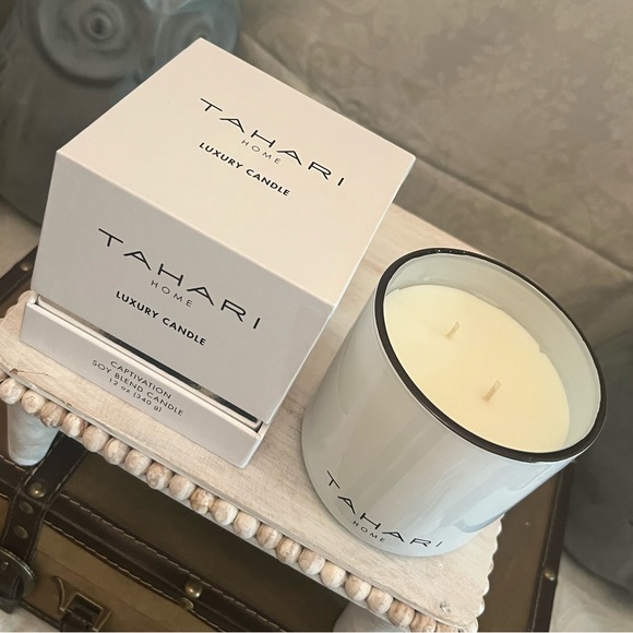 Tahari Home Luxury Candle - Picture 2 of 3